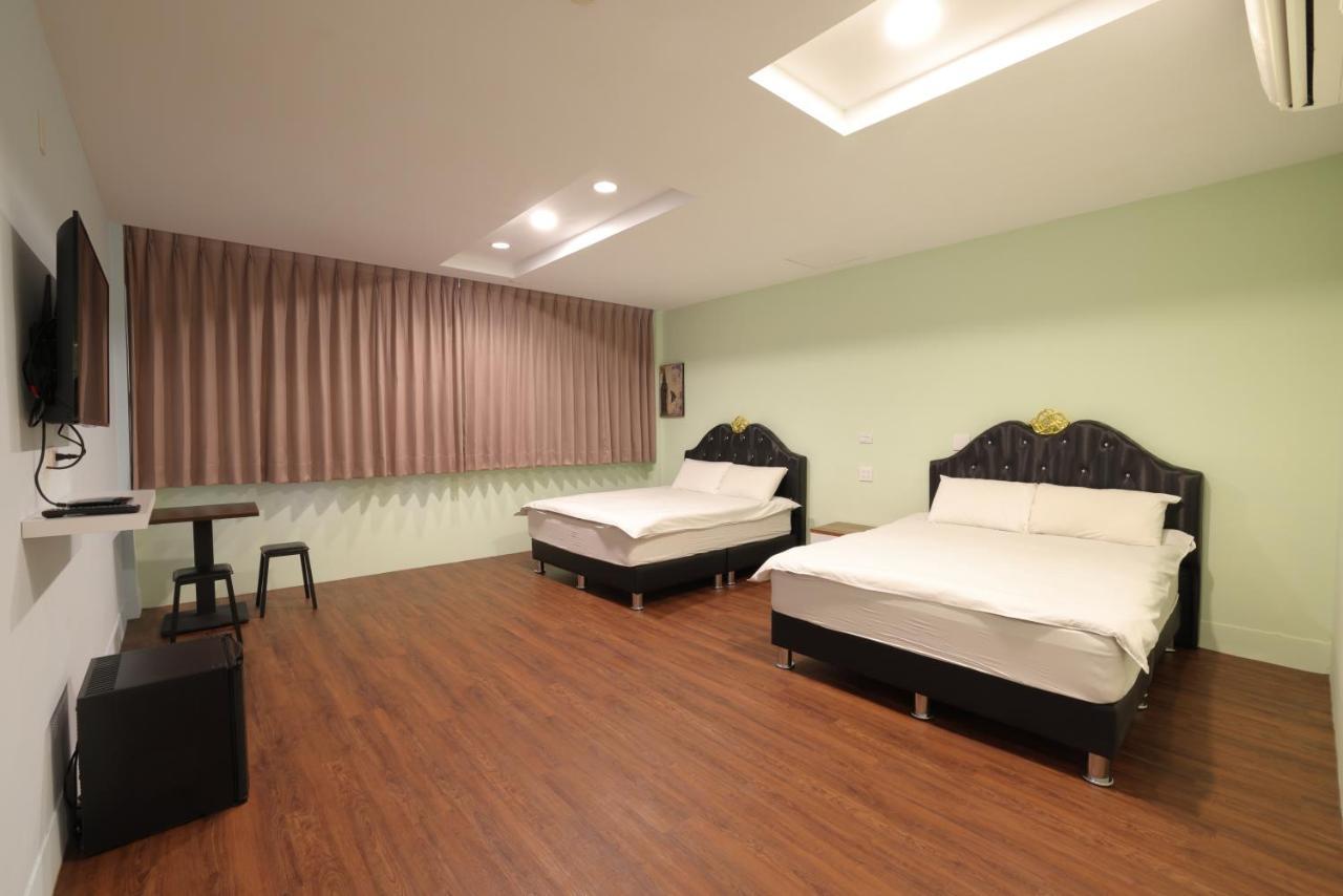 Bears Line B&B Train Station Hualien Extérieur photo
